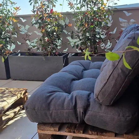 Superbe T3 Neuf Meuble 65m2 En Roof Avec Espace Terrasse De 45 M2 Pergola Bbq アパート Fréjus