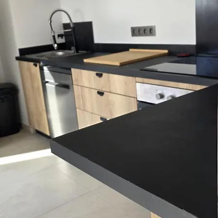 Superbe T3 Neuf Meuble 65m2 En Roof Avec Espace Terrasse De 45 M2 Pergola Bbq * Fréjus