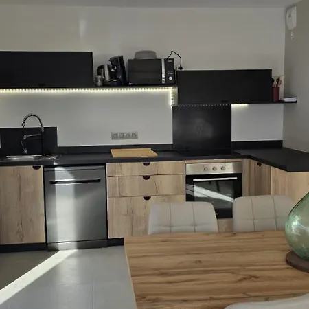 Superbe T3 Neuf Meuble 65m2 En Roof Avec Espace Terrasse De 45 M2 Pergola Bbq * Fréjus